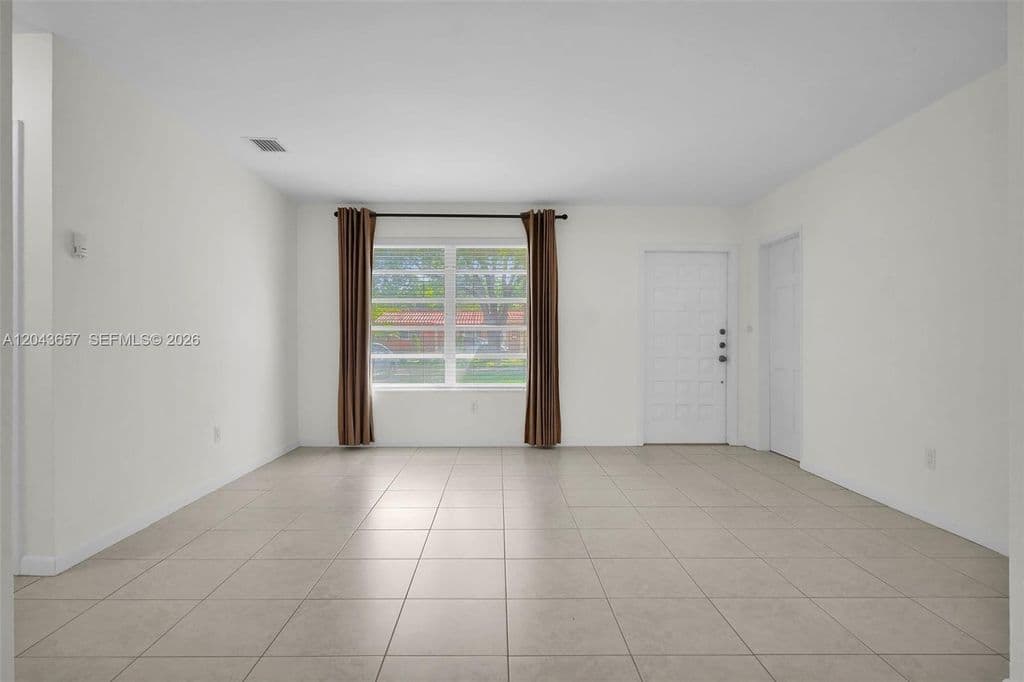 3+1 Müstakil ev — 14375 Lake Candlewood Ct