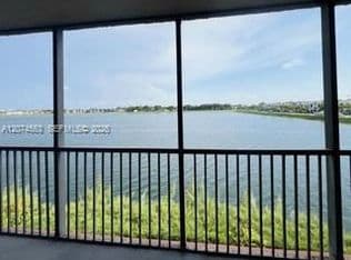 2+1 Condo — 20860 San Simeon Way APT 205-6, Miami, 33179