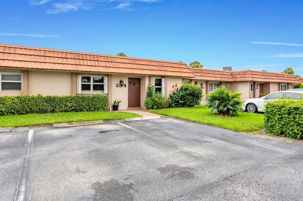 2-bedroom Condo — 5775 W Fernley Dr Drive W #134