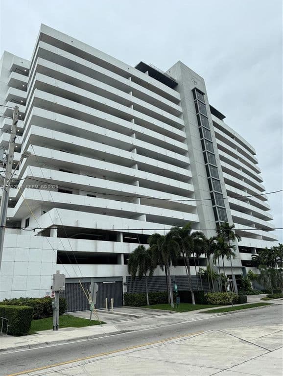 2+1 Condo — 36 NW 6th Ave APT 601