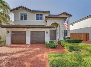 4-bedroom Single-Family Home — 13868 SW 38th Ter, Miami, 33175
