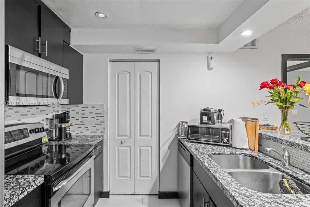 3+1 Condo — 15430 SW 82nd Ln APT 622