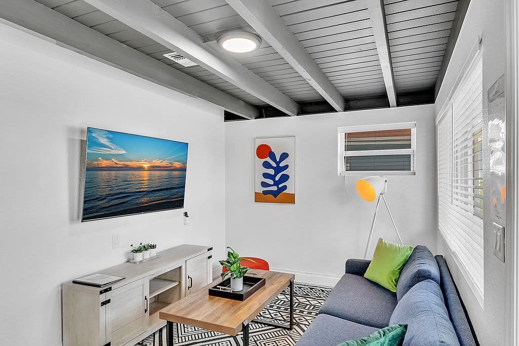 4+1 Müstakil ev — 1580 NE 35th St