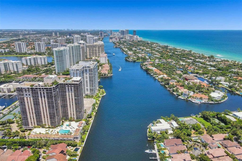 2-bedroom Condo — 19355 Turnberry Way APT 8L