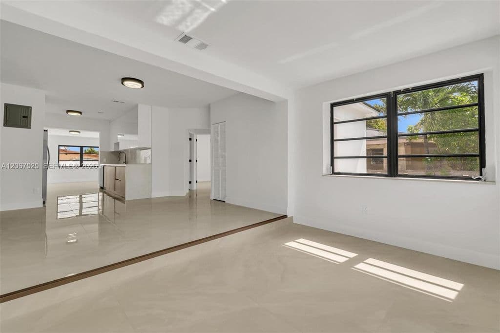 5+1 Müstakil ev — 611 SE 4th St