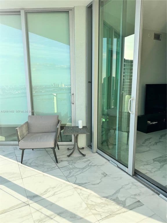 1-bedroom Condo — 2900 NE 7th Ave Unit 3608