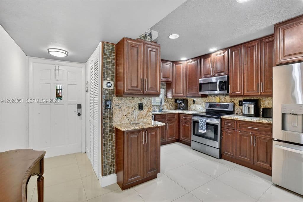 2-bedroom Condo — 8941 S Hollybrook Blvd APT 205