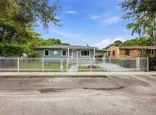 4+1 Müstakil ev — 1630 NW 124th St, North Miami, 33167