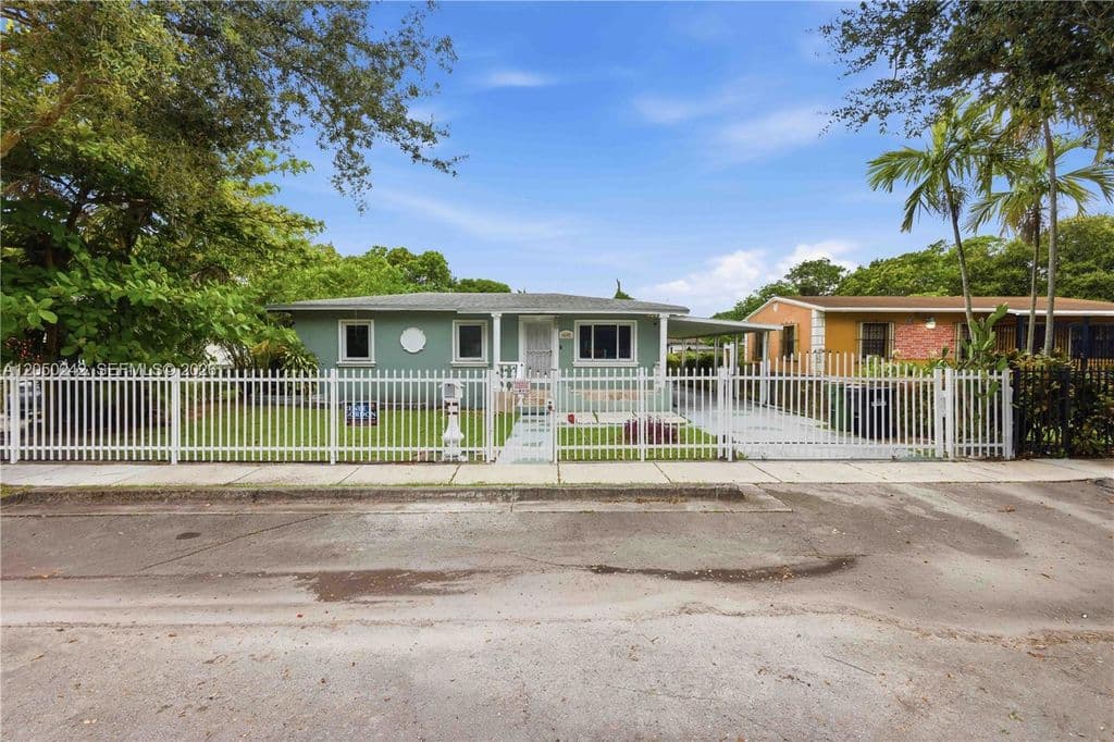4+1 Müstakil ev — 1630 NW 124th St