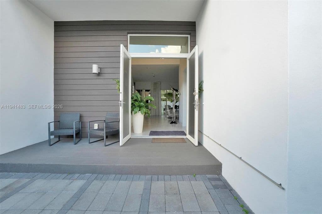5+1 Müstakil ev — 10055 NW 77th St