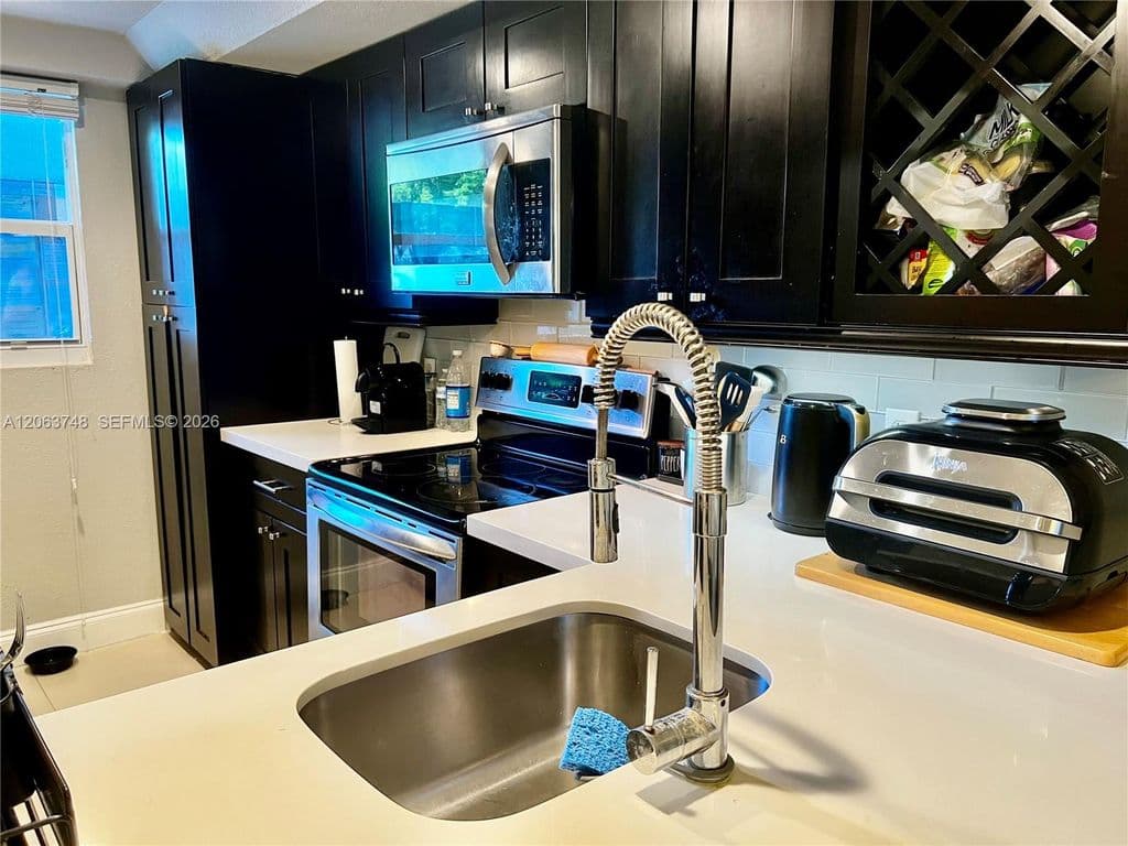 2-bedroom Condo — 111 Royal Park Dr APT 1F