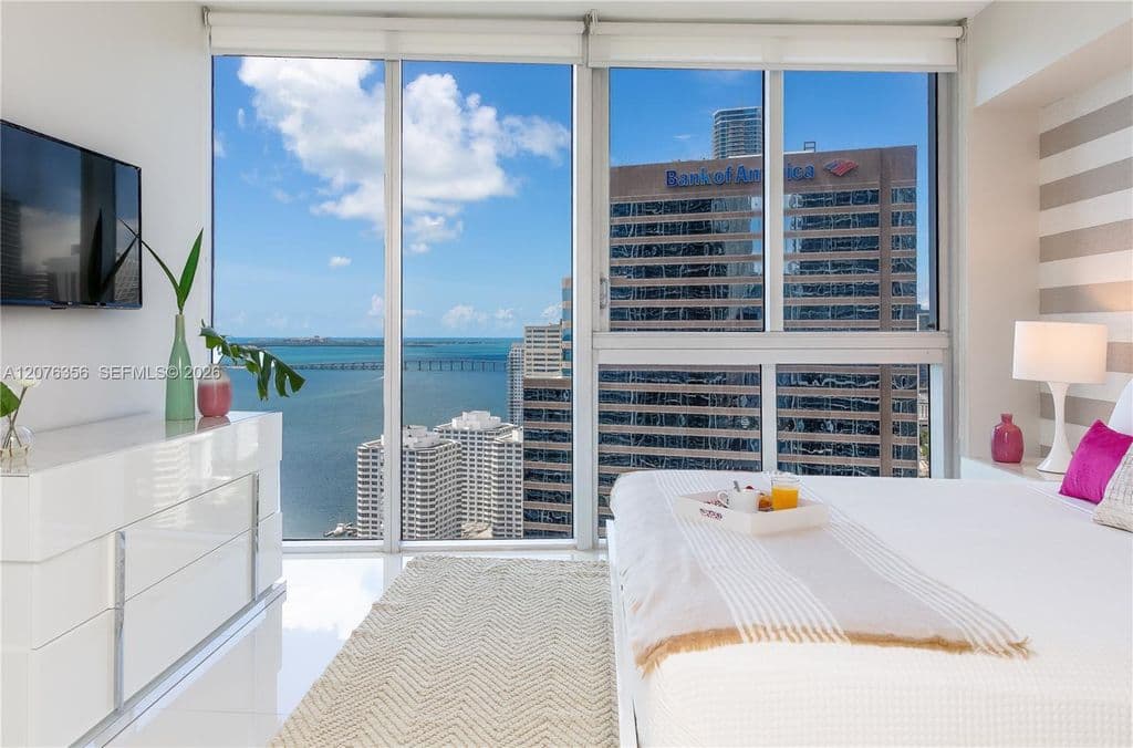 2+1 Condo — 485 Brickell Ave APT 3410