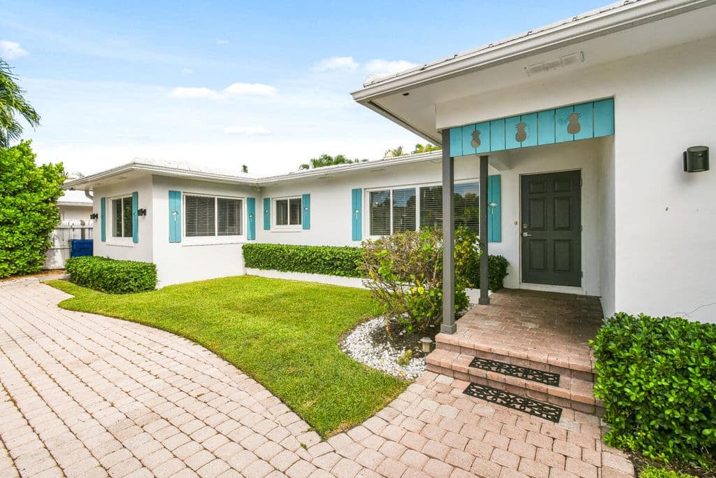 4-bedroom Single-Family Home — 1182 Beach Road