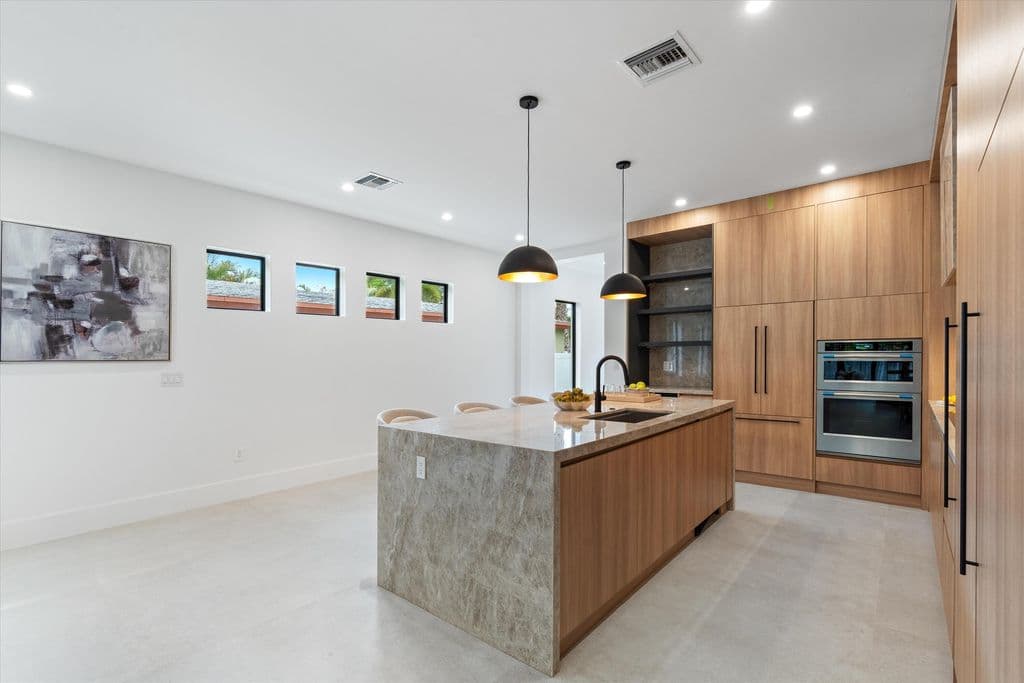 3-bedroom Property — 1133 NE 12th Avenue