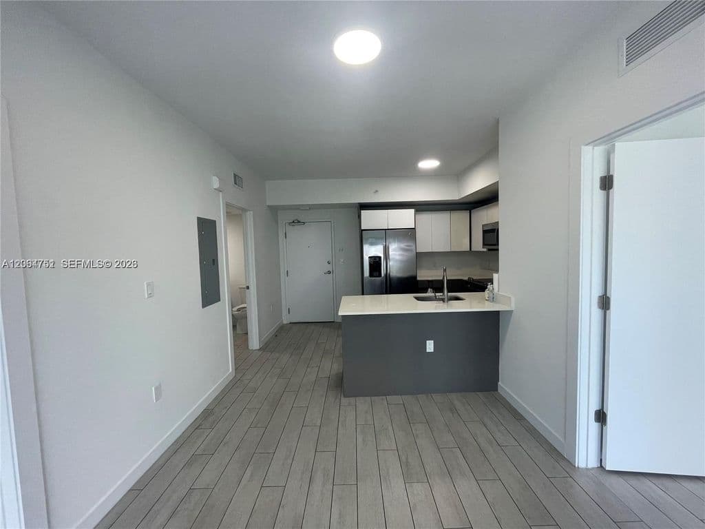 2-bedroom Condo — 321 NE 26th St Unit 512