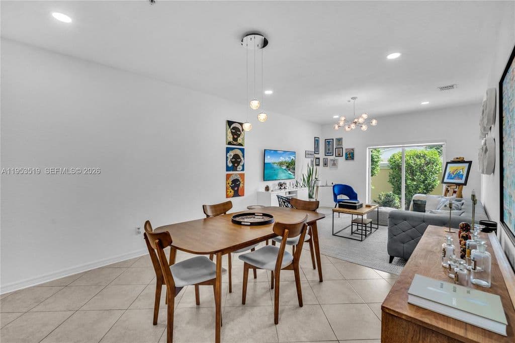 2+1 Condo — 121 NW 2nd Ave Unit 4