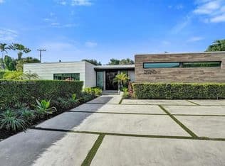 5+1 Müstakil ev — 2120 NE 197th Ter, Miami, 33179