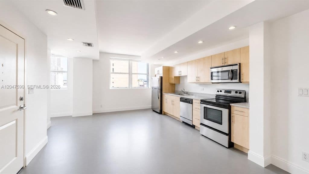 1-bedroom Condo — 111 E Flagler St APT 810