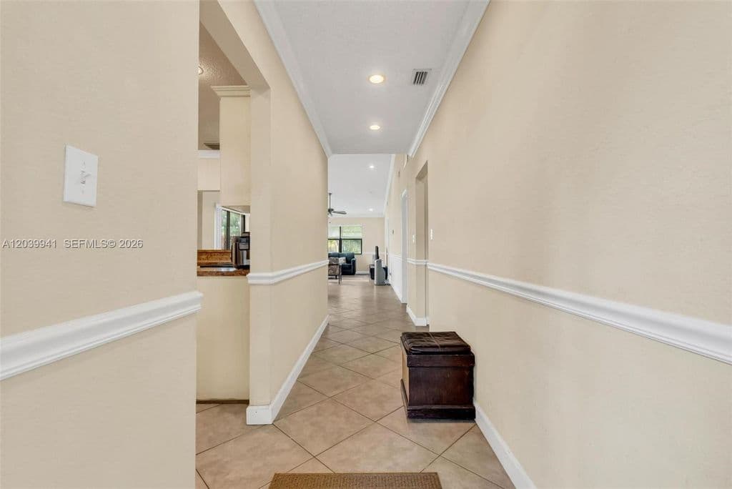 3+1 Condo — 6633 N Parkway Dr #5-7