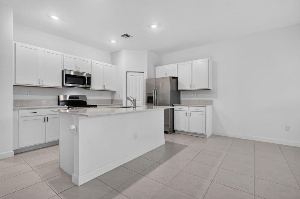 3-bedroom Property — 4168 Lagoon Shore Drive