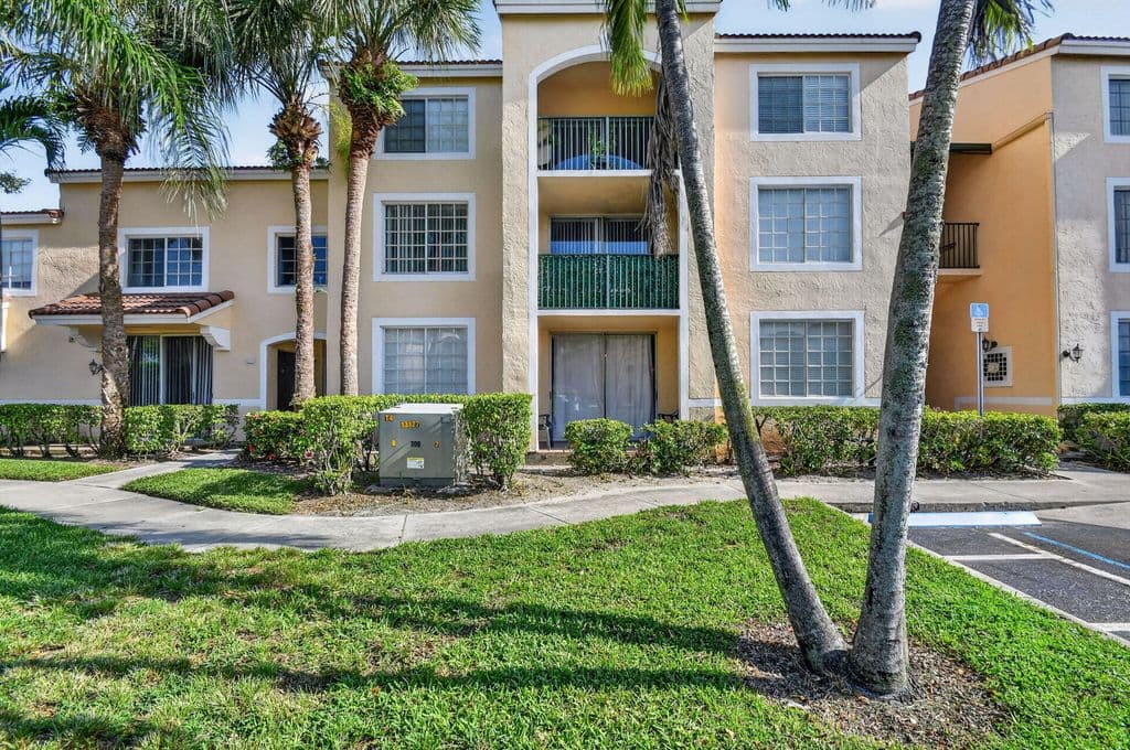 2+1 Condo — 1733 Village Boulevard #105