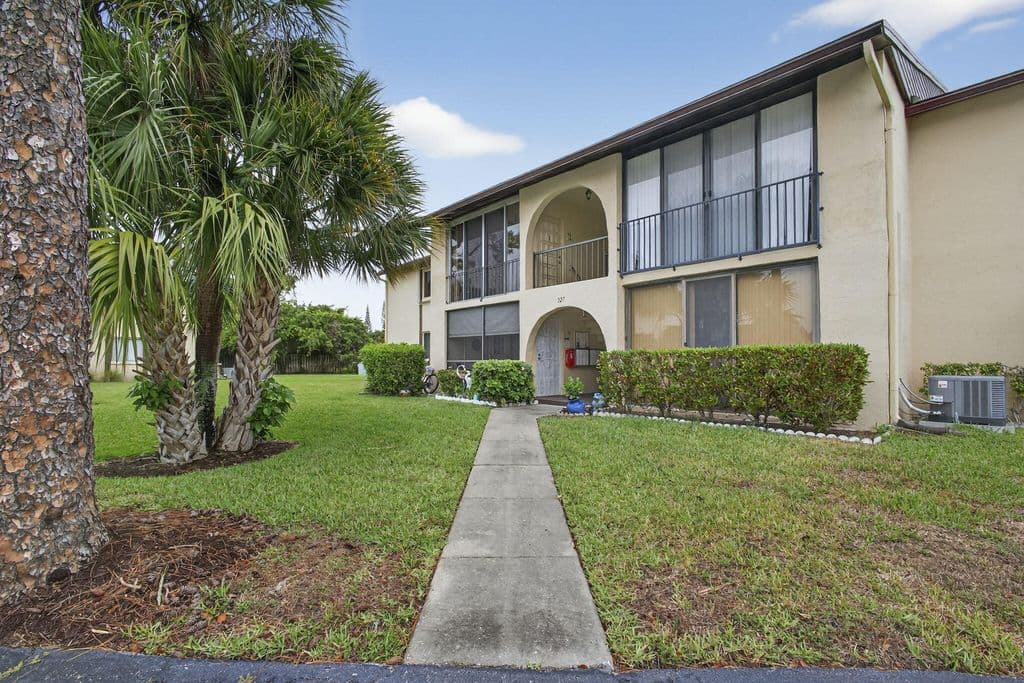 2+1 Condo — 327 Pine Ridge Circle #A-1