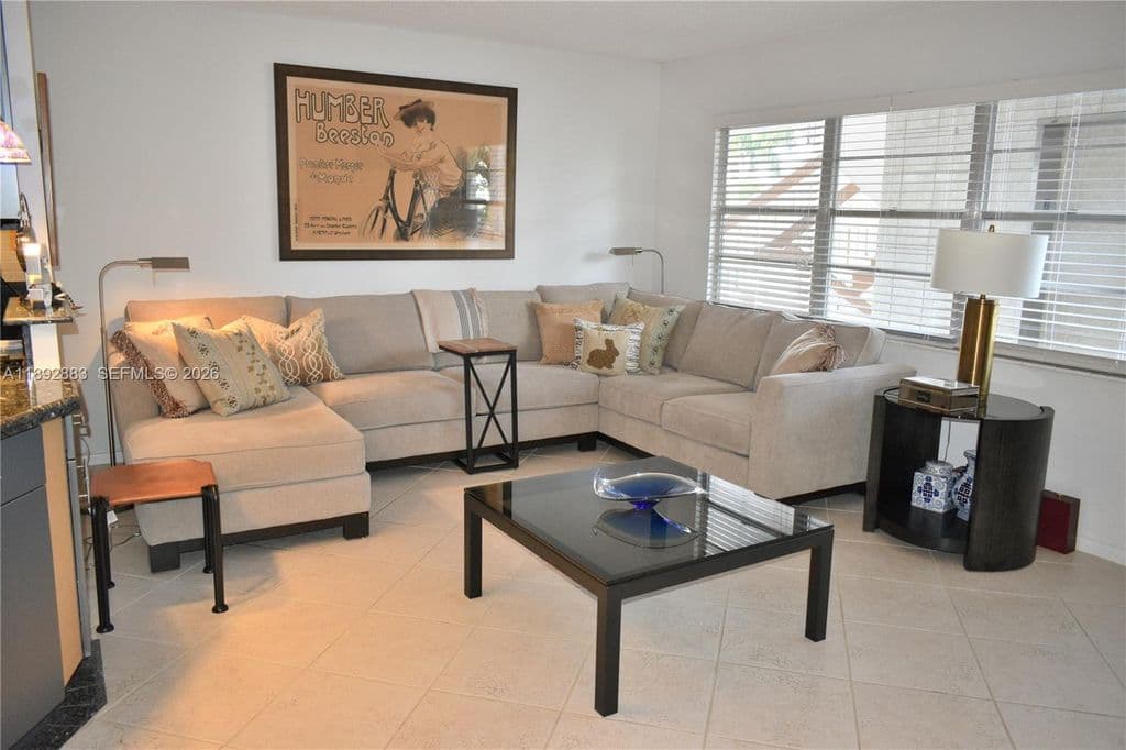 1-bedroom Condo — 2011 Cornwall Dr #A