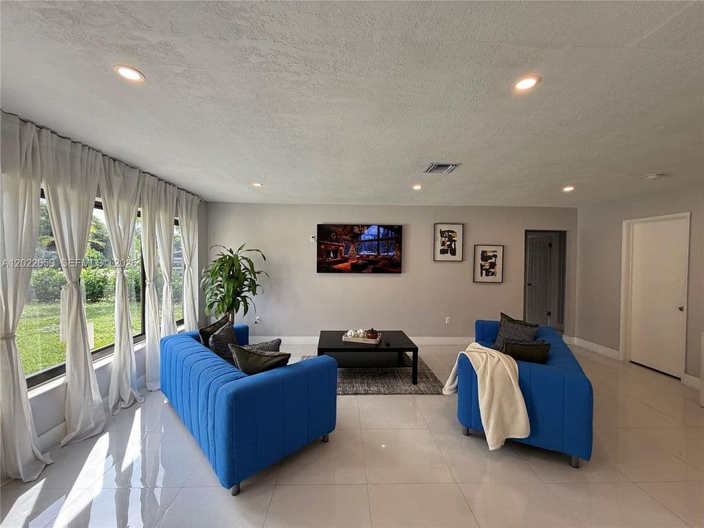 3+1 Müstakil ev — 1825 SW 43rd Ave