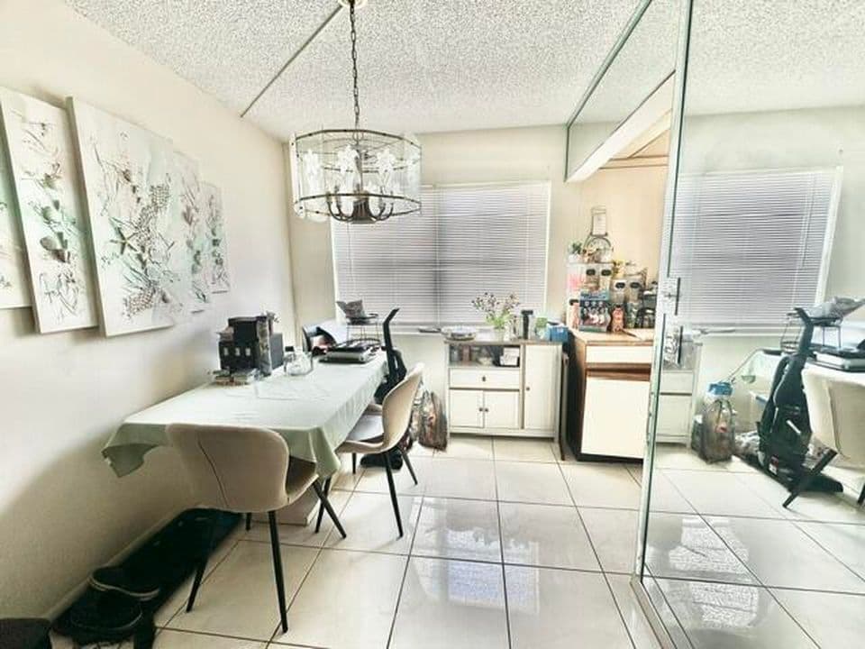 2+1 Condo — 571 Fanshaw N