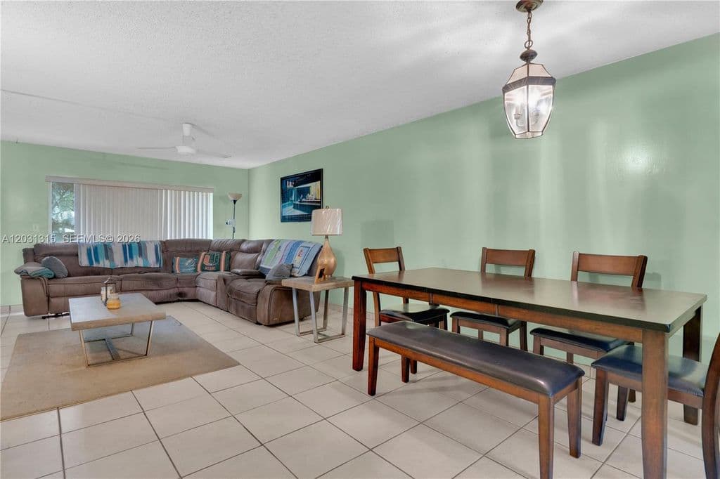 2+1 Condo — 1200 Tallwood Ave APT 202