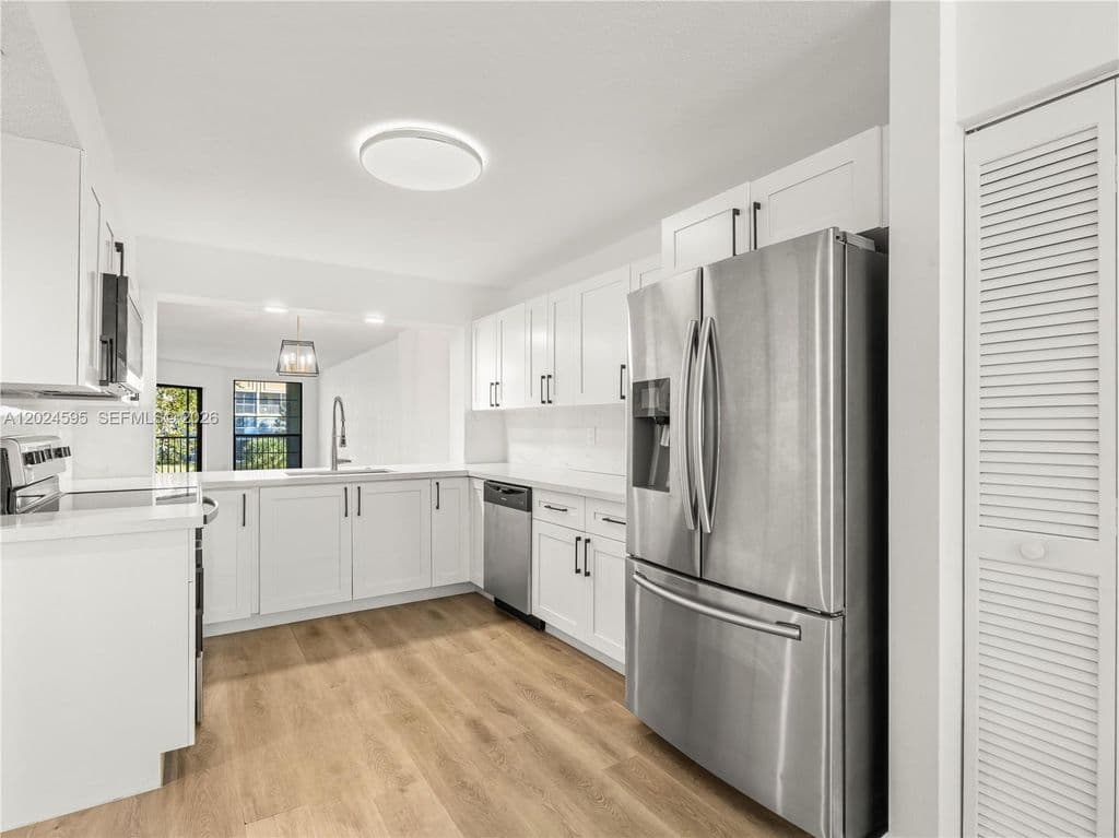 2+1 Condo — 7547 Fairfax Dr #210