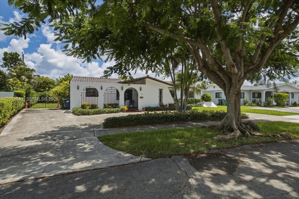 4-bedroom Single-Family Home — 3625 SW 122nd Pl