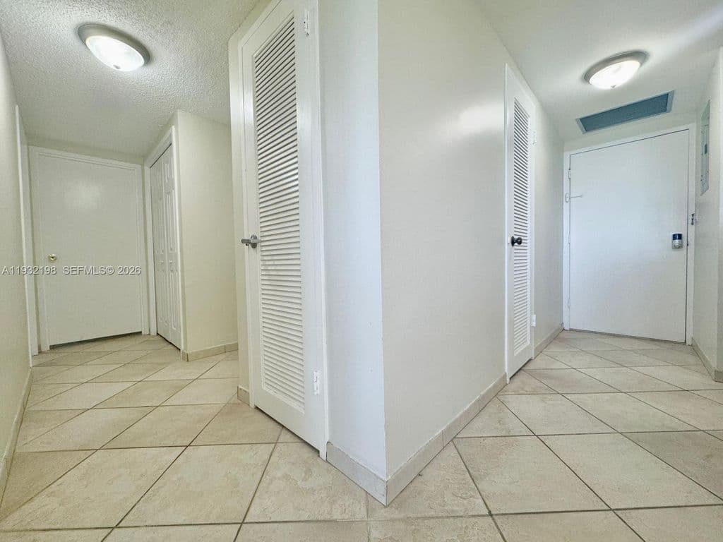 2+1 Condo — 3725 S Ocean Dr APT 508