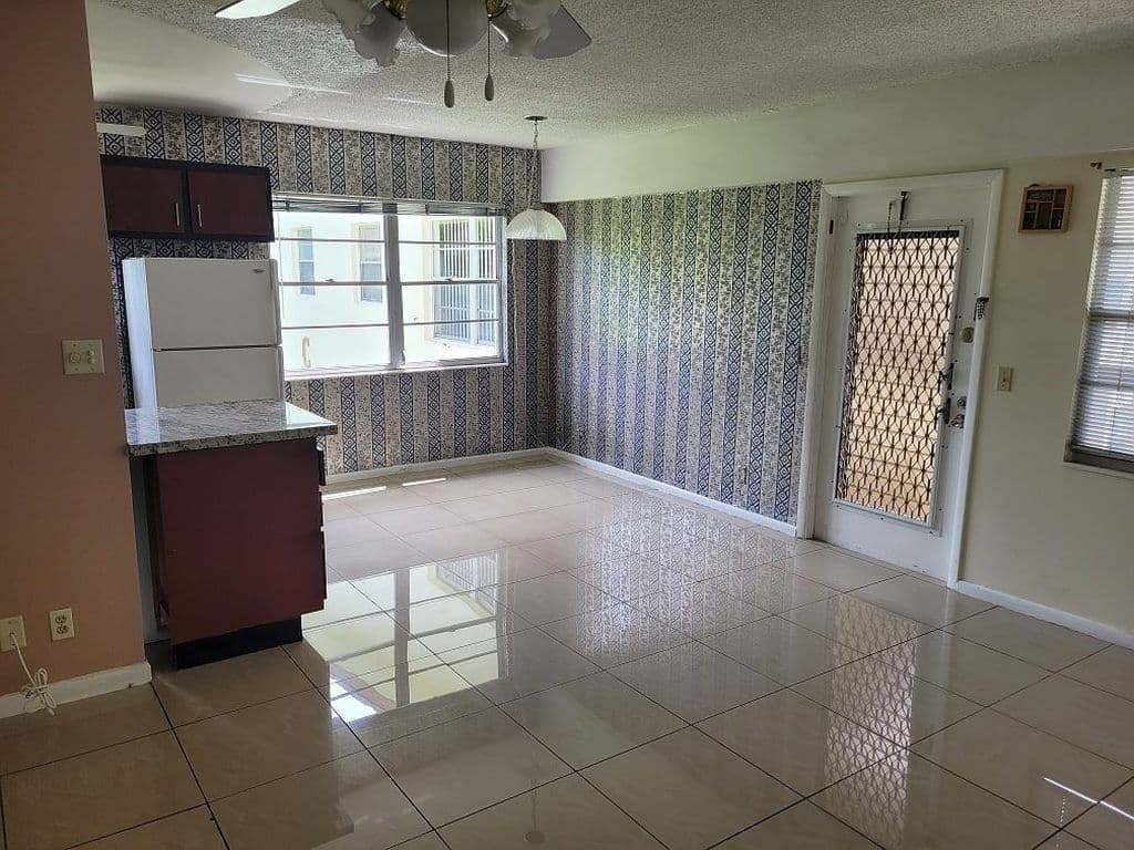 2-bedroom Condo — 116 Mansfield Dr #C