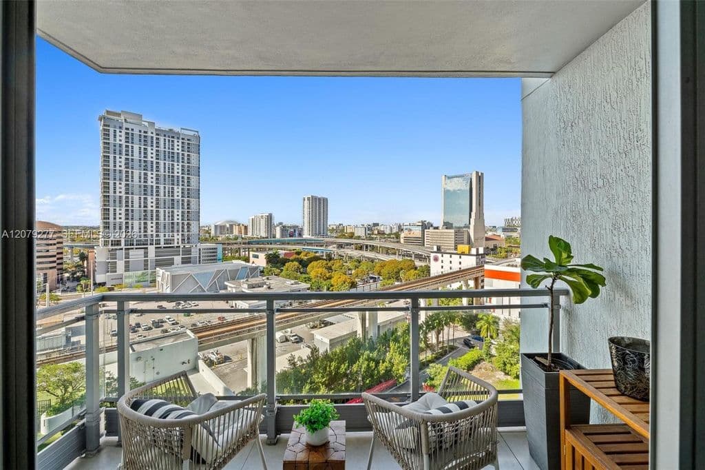 1-bedroom Condo — 90 SW 3rd St APT 1506