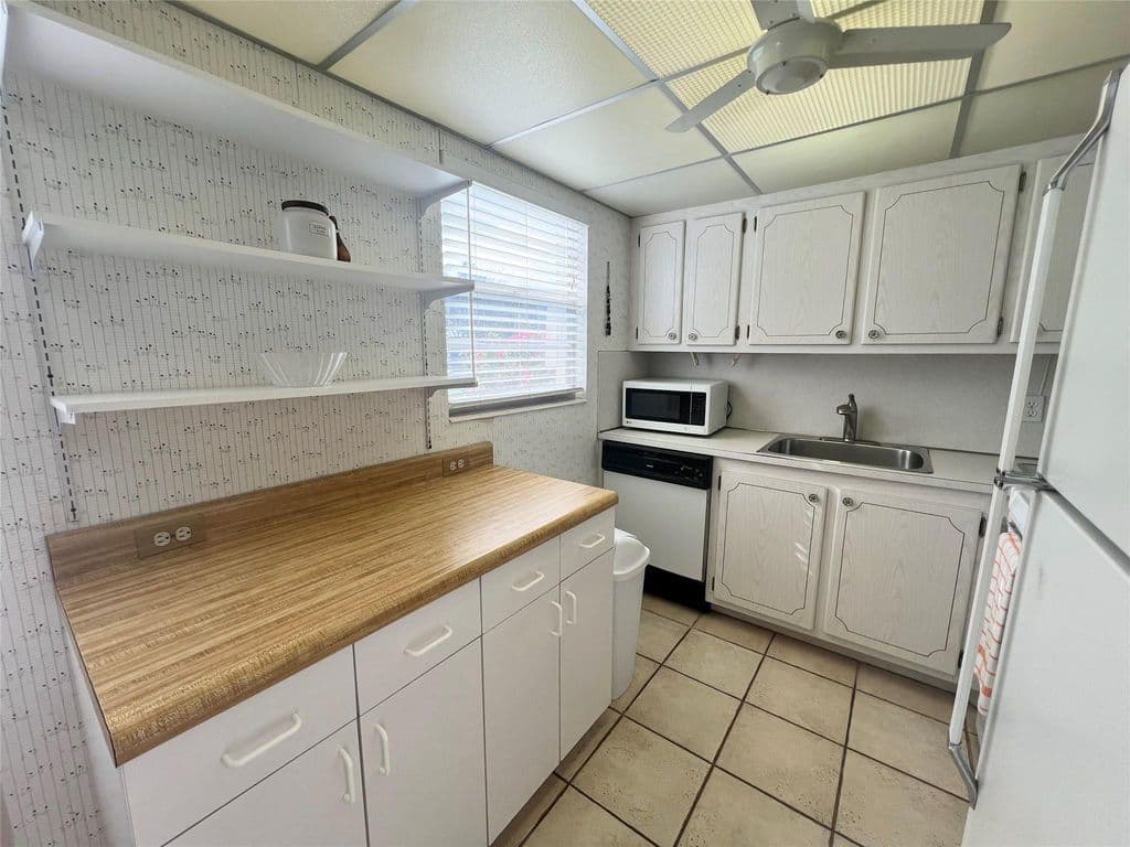 2+1 Condo — 244 Farnham K #244