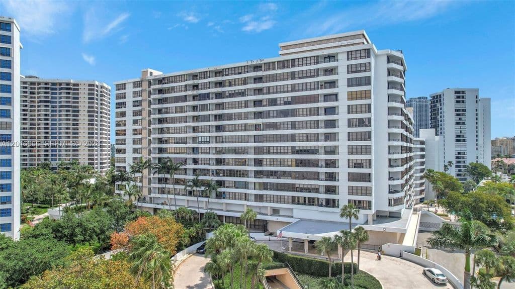 1+1 Condo — 500 Three Islands Blvd APT 622