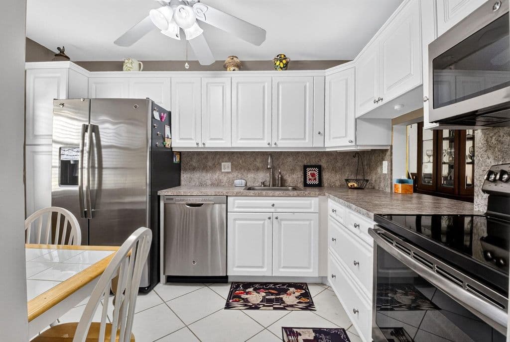 2+1 Condo — 226 LAKE CONSTANCE Drive #226