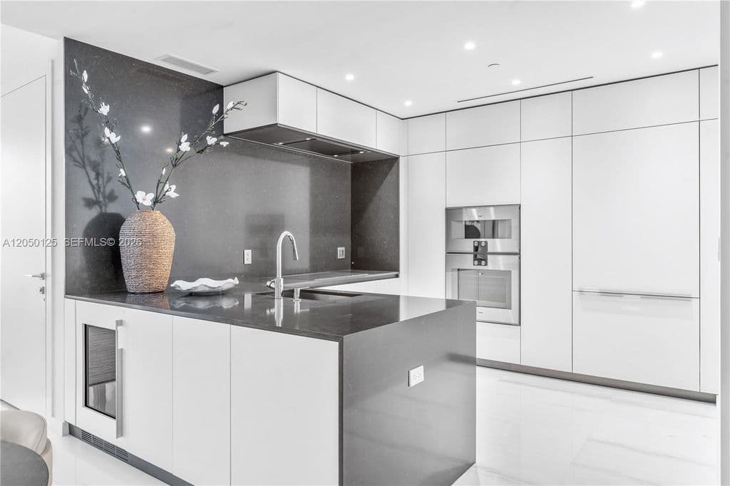 2+1 Condo — 300 Biscayne Boulevard Way #4309