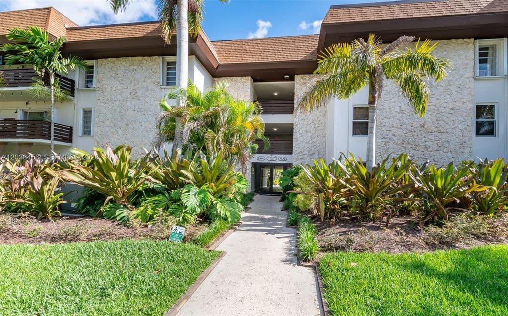 2+1 Condo — 7483 SW 82nd St APT A206