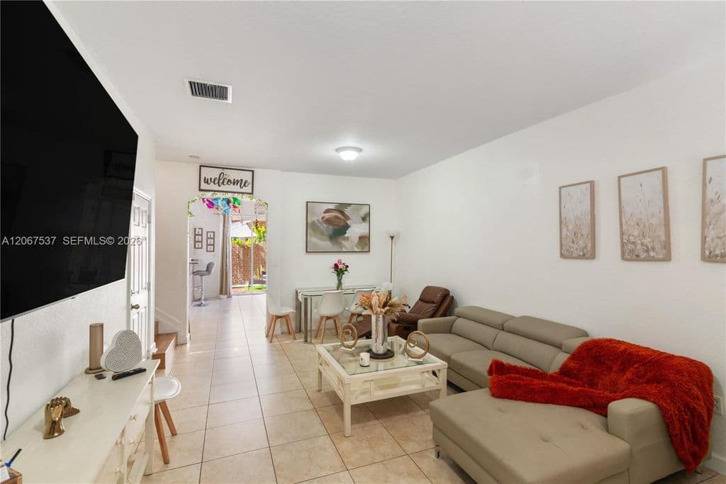 4+1 Mülk — 12958 SW 135th St