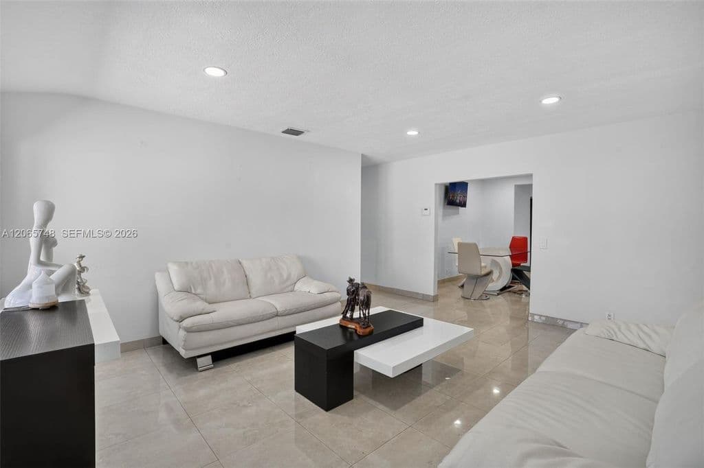 3+1 Müstakil ev — 6010 SW 19th St