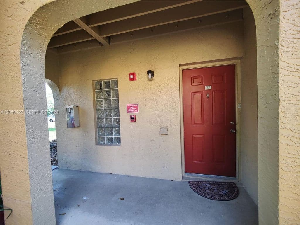 2-bedroom Condo — 4871 Via Palm Lks APT 701
