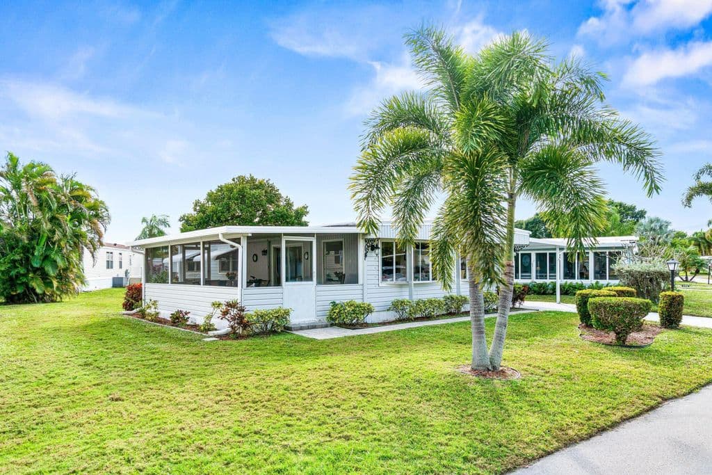 2-bedroom Condo — 8350 E Club Road