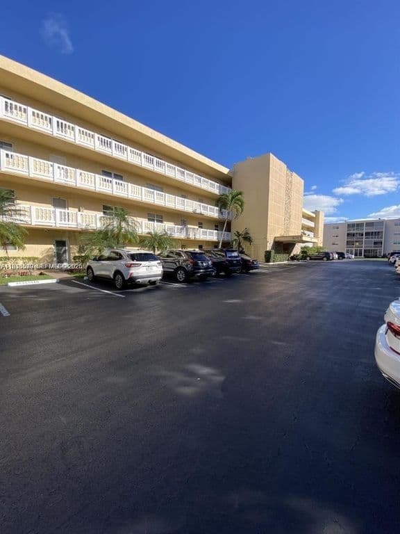 2+1 Condo — 1025 SE 3rd Ave APT 102