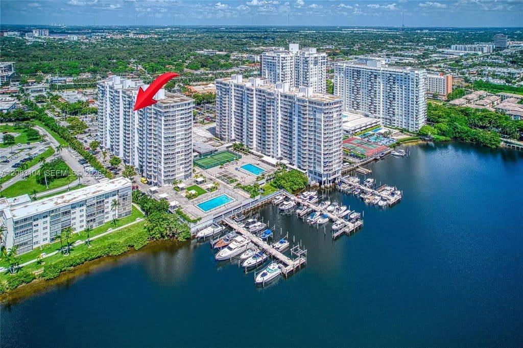 2+1 Condo — 18021 Biscayne Blvd APT 1604
