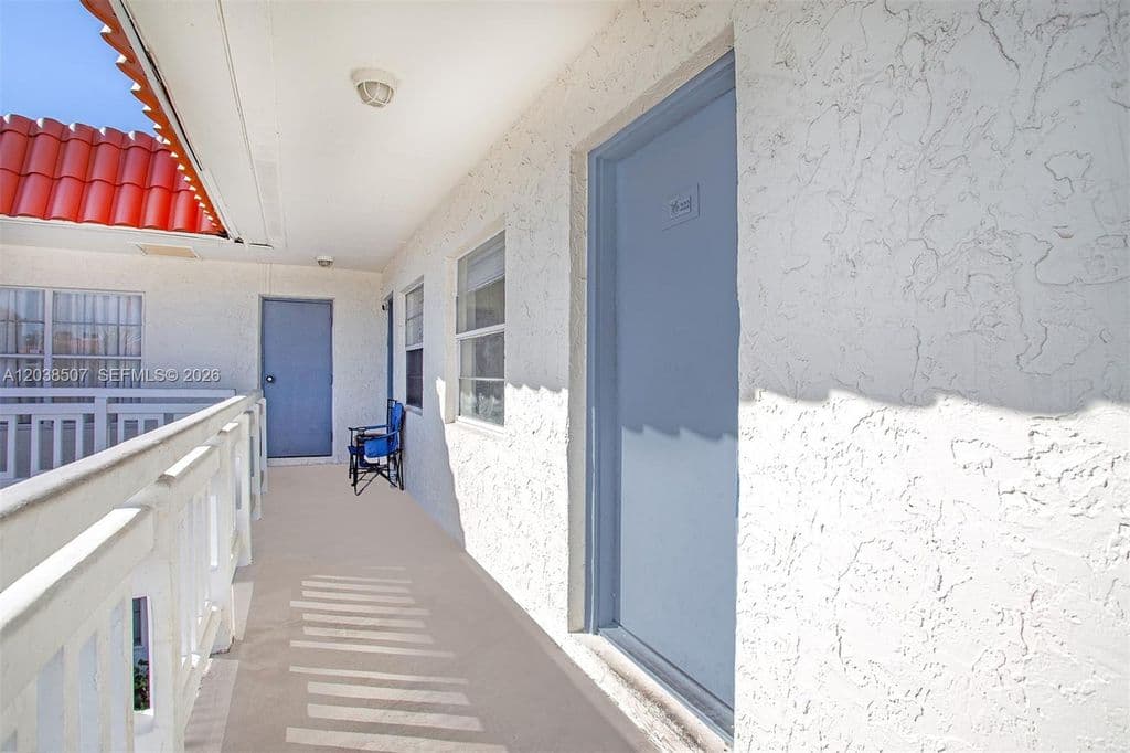 2-bedroom Condo — 1333 S Dixie Hwy APT 222