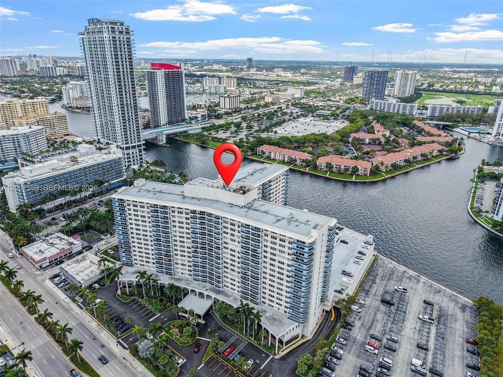 2+1 Condo — 3800 S Ocean Dr APT 301