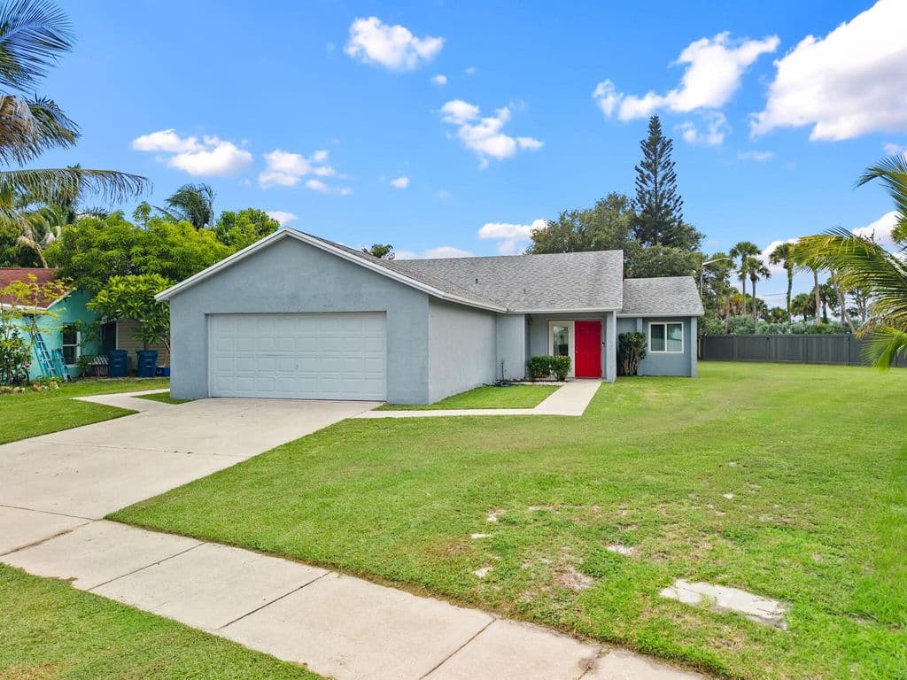 2-bedroom Single-Family Home — 119 Lakeside Circle