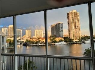 1-bedroom Condo — 2980 Point East Dr APT D608, Aventura, 33160